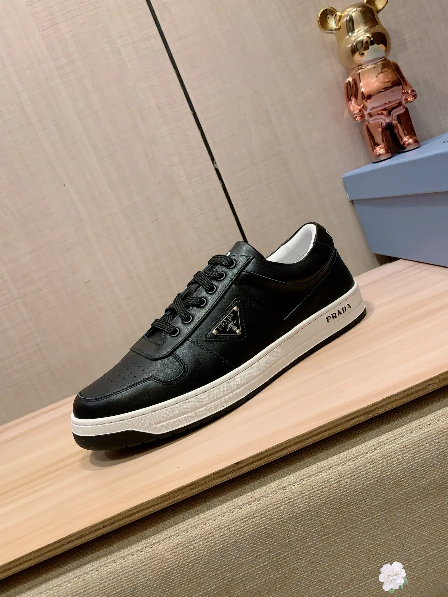 Men's Men's Shoes💰442💰💰🎩🎩[Lightning][Lightning] "PRADA*" The latest and most popular casual shoes, top brand [seduce] luxury ~ purchasing agency, top quality ~. [Strong] The upper is made of imported breathable cowhide material ➕ breathable sheepskin feet (•) with fine workmanship. The original stylish and stylish soft rubber wear-resistant and non-slip outsole is light and comfortable on the feet. The real thing looks better when photographed in real life. 226: code: 38-44, white and black 4️⃣ colors selected